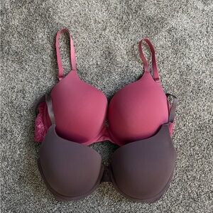 Set of 2 Victoria Secret T-shirt Full Coverage bras. Barely worn.